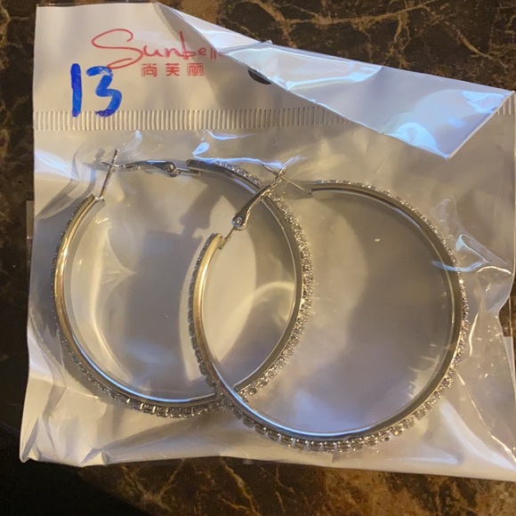 Earrings - Picture 4 of 7